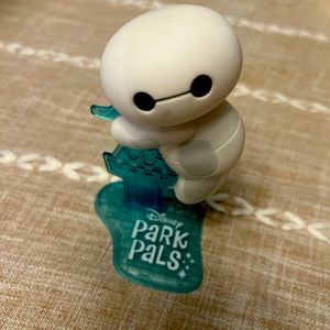 Baymax Disney Park Pals clip